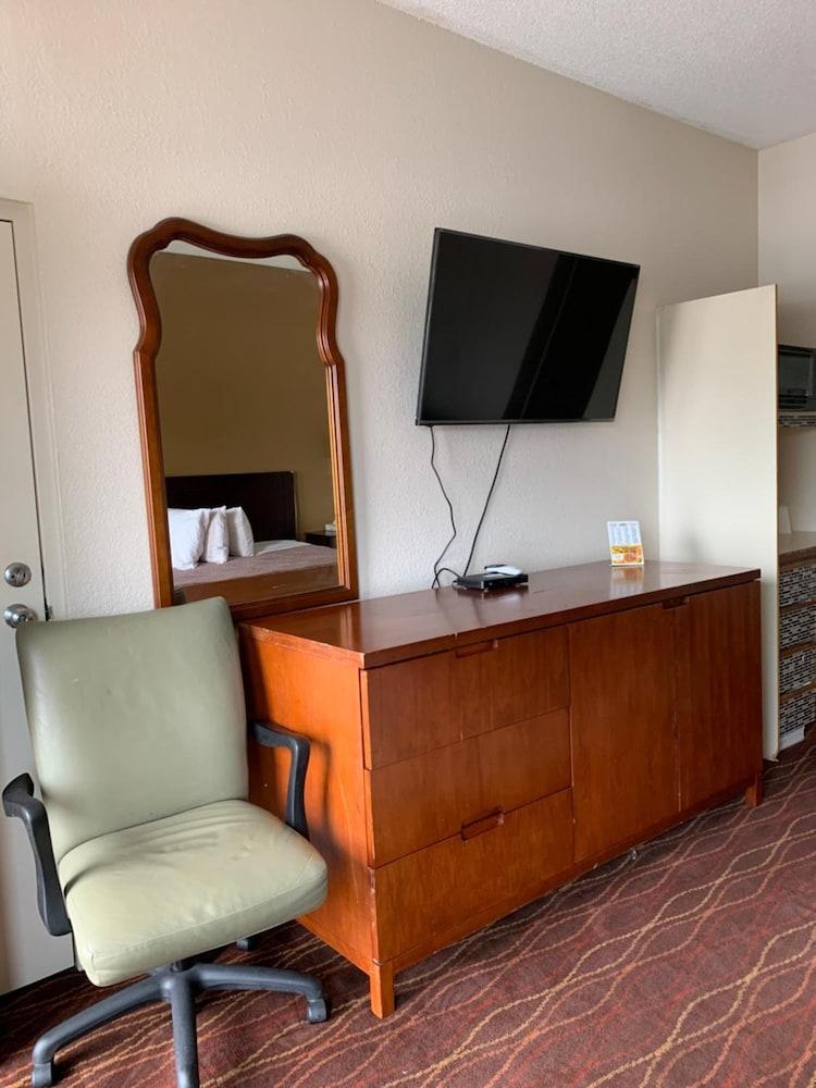 Zainee Inc Budgetel Inn And Suites Огаста Экстерьер фото
