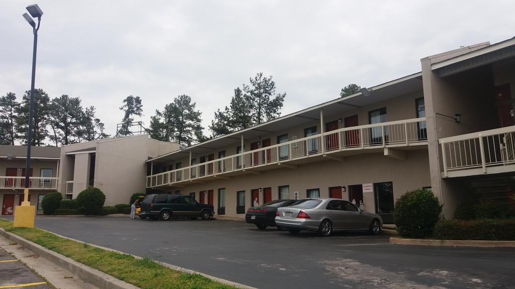 Zainee Inc Budgetel Inn And Suites Огаста Экстерьер фото